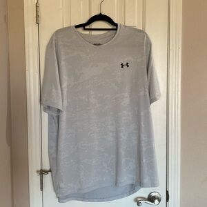 XXL loose fit under armour patterned athletic tee